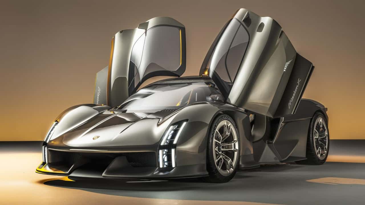 Porsche Mission X (Supercar above 911)